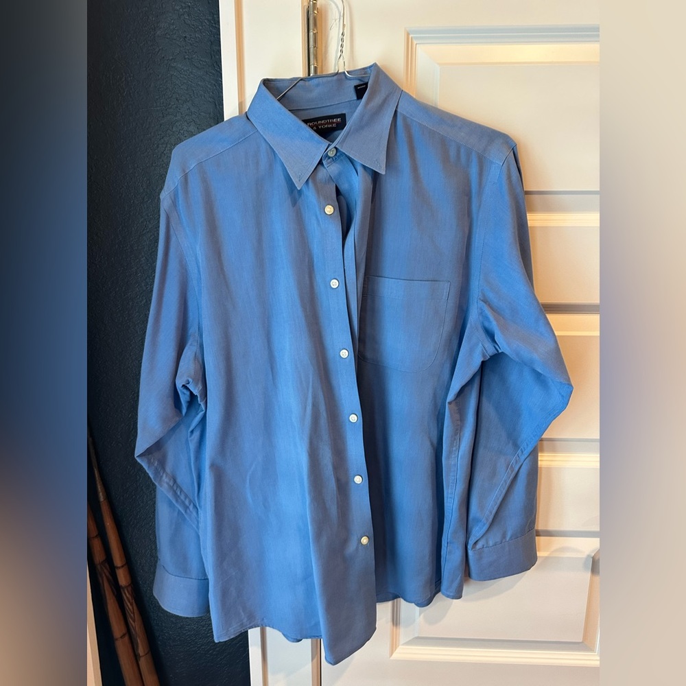 Roundtree & Yorke Blue Button Down shirt